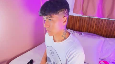 Snapshot of king_azahell chatting on 03.21.26 king help me reach 100 likes online show from 03.21.26