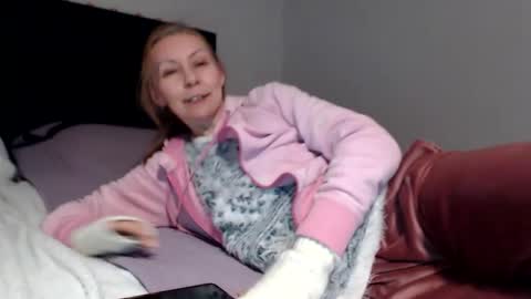 sexysexyhotwetpinkredpussy online show from 10.10.25