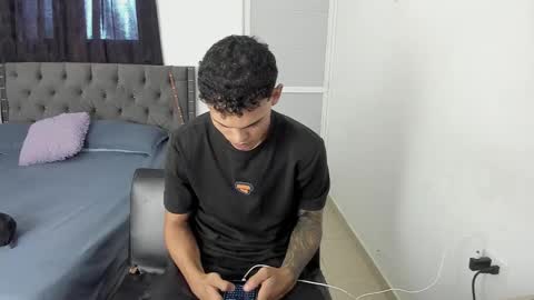 Snapshot of kings_latins chatting on 12.22.25 DOMINANT ALPHA KINGS online show from 12.22.25