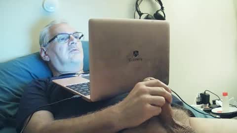 Snapshot of kingtongue10 chatting on 10.11.25 kingtongue10 online show from 10.11.25