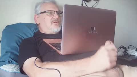 Snapshot of kingtongue10 chatting on 11.22.25 kingtongue10 online show from 11.22.25