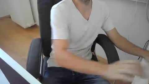 Snapshot of kinky_alaric chatting on 06.29.26 kinky_alaric online show from 06.29.26