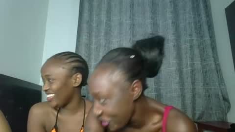 Snapshot of kinky_leila chatting on 06.13.26 kinky_leila online show from 06.13.26