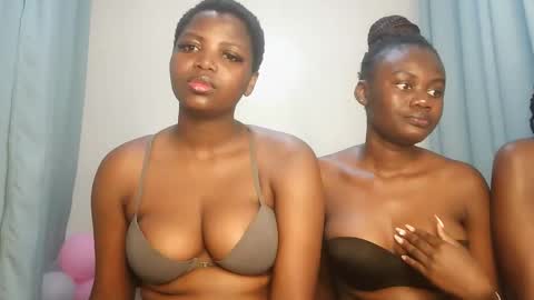 Snapshot of kinky_lola1 chatting on 09.29.25 Lola online show from 09.29.25