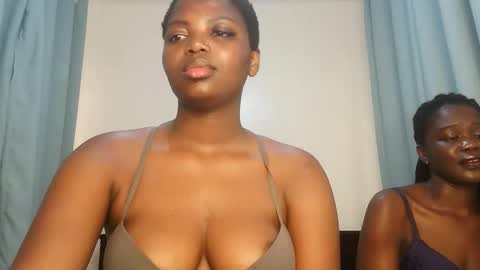 Snapshot of kinky_lola1 chatting on 09.29.25 Lola online show from 09.29.25