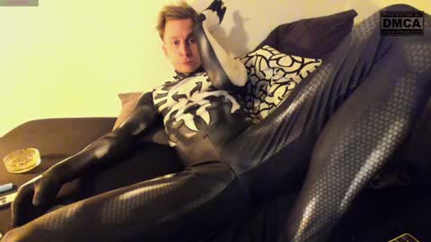 Snapshot of kinky_spidey chatting on 12.01.24 kinky_spidey online show from 12.01.24