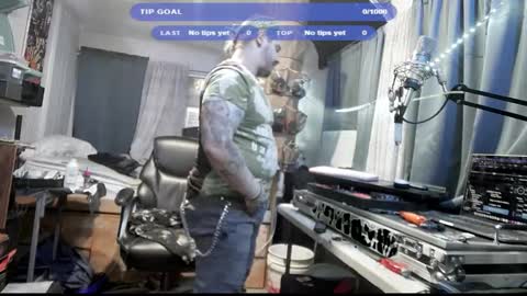 Snapshot of kinkybiguy14 chatting on 11.22.25 Kinky Cassie online show from 11.22.25