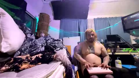 Snapshot of kinkybiguy14 chatting on 06.10.26 Kinky Cassie online show from 06.10.26