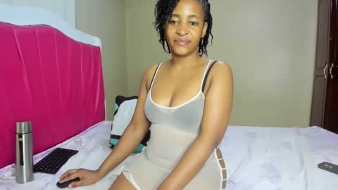 Snapshot of kinkylyla chatting on 01.27.25 Kinky online show from 01.27.25