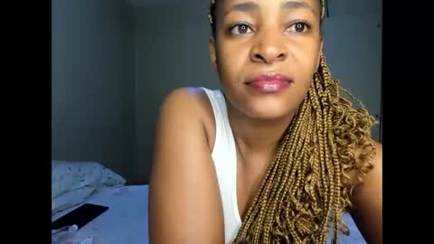 Snapshot of kinkylyla chatting on 02.14.25 Kinky online show from 02.14.25