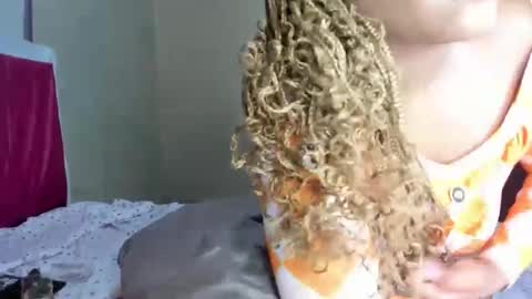 Snapshot of kinkylyla chatting on 02.26.25 Kinky online show from 02.26.25