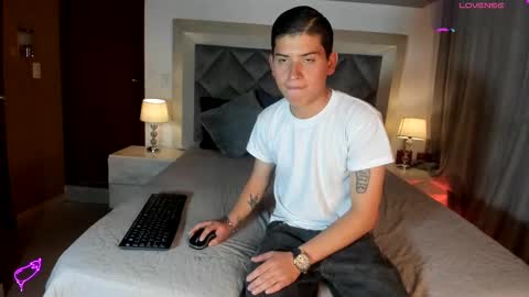 kinkypetite1 online show from 10.28.25