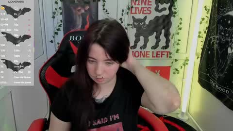 Snapshot of kinkysuka_ chatting on 05.22.26 meow online show from 05.22.26