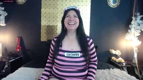 Snapshot of kinkyy_mom chatting on 10.20.25 kinkyy_mom online show from 10.20.25