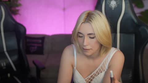 Snapshot of kira0541 chatting on 04.17.26 Sweet girls online show from 04.17.26