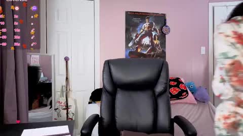 Snapshot of kira21_13 chatting on 11.17.25 Kira21 13 online show from 11.17.25