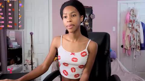 Snapshot of kira21_13 chatting on 11.19.25 Kira21 13 online show from 11.19.25