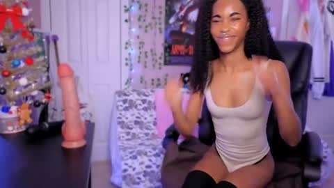 Snapshot of kira21_13 chatting on 12.14.25 Kira21 13 online show from 12.14.25