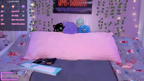 Snapshot of kira21_13 chatting on 12.22.25 Kira21 13 online show from 12.22.25