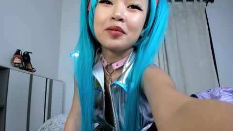 Snapshot of kira_dream17 chatting on 02.15.25 Kira online show from 02.15.25