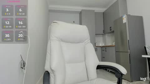 Snapshot of kira_dream17 chatting on 10.05.25 Kira online show from 10.05.25