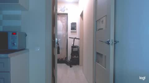 Snapshot of kira_foxy_ chatting on 12.18.25 Kira online show from 12.18.25