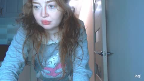 Snapshot of kira_foxy_ chatting on 12.21.25 Kira online show from 12.21.25