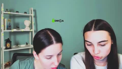 Snapshot of kira_light__ chatting on 12.16.25 kira_light__ online show from 12.16.25