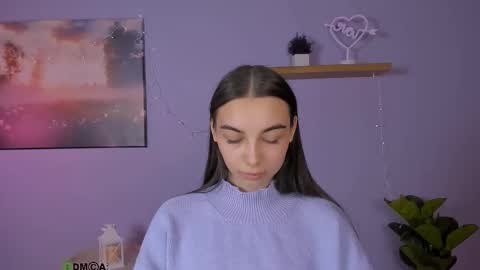 Snapshot of kira_light__ chatting on 12.17.25 kira_light__ online show from 12.17.25