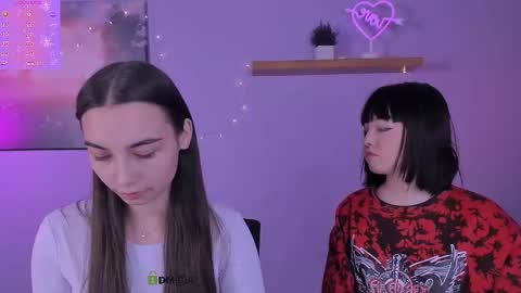 Snapshot of kira_light__ chatting on 12.18.25 kira_light__ online show from 12.18.25