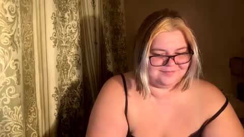 Snapshot of kiracobb chatting on 12.09.24 Just Kira online show from 12.09.24