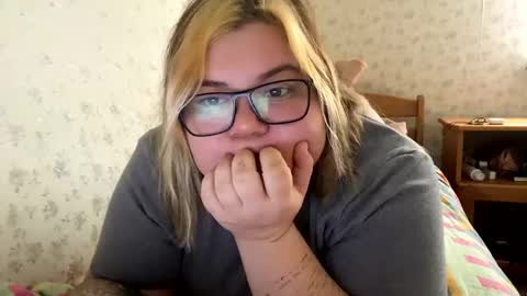 Snapshot of kiracobb chatting on 01.04.25 Just Kira online show from 01.04.25