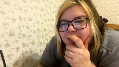 Snapshot of kiracobb chatting on 01.05.25 Just Kira online show from 01.05.25