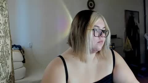 Snapshot of kiracobb chatting on 02.06.25 Just Kira online show from 02.06.25