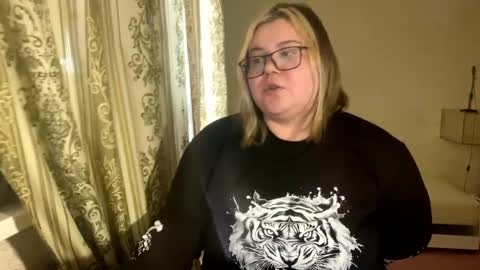 Snapshot of kiracobb chatting on 03.05.25 Just Kira online show from 03.05.25