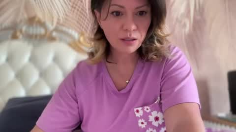 KiraDivine online show from 04.24.26