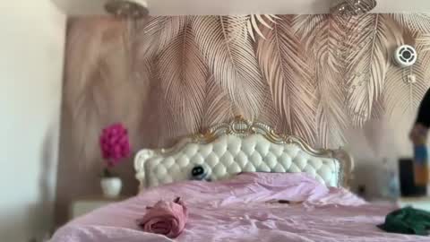 KiraDivine online show from 04.25.26