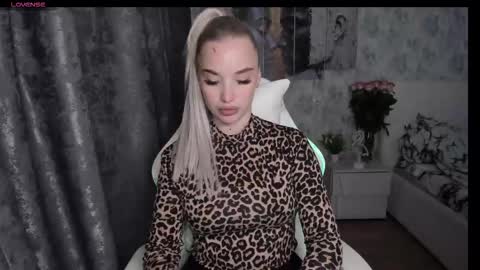 Snapshot of kirakrox chatting on 09.08.25 kirakrox online show from 09.08.25