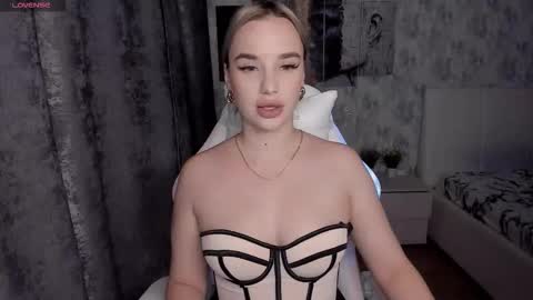 Snapshot of kirakrox chatting on 10.13.25 kirakrox online show from 10.13.25