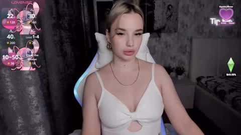 Snapshot of kirakrox chatting on 10.14.25 kirakrox online show from 10.14.25