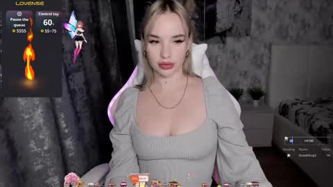 Snapshot of kirakrox chatting on 10.16.25 kirakrox online show from 10.16.25