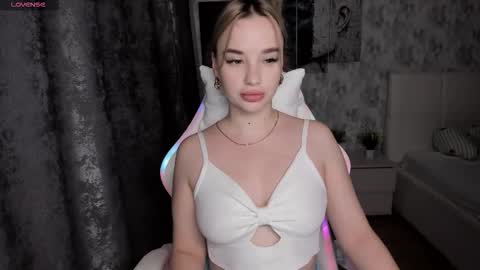 Snapshot of kirakrox chatting on 10.18.25 kirakrox online show from 10.18.25