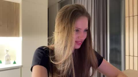 Snapshot of kiramystery chatting on 12.19.25 Kira online show from 12.19.25