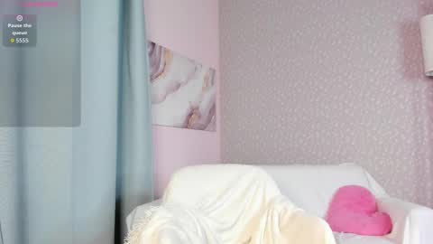 Snapshot of kirasun_ chatting on 11.12.25 KiraSun online show from 11.12.25