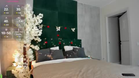 Snapshot of kirasun_ chatting on 12.19.25 KiraSun online show from 12.19.25