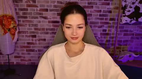 Snapshot of kiravair chatting on 11.25.25 kiravair online show from 11.25.25