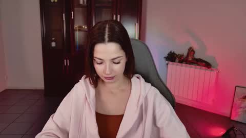 Snapshot of kiravair chatting on 12.17.25 kiravair online show from 12.17.25