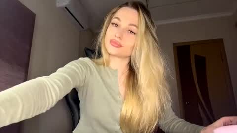 Snapshot of kirstinenter chatting on 02.22.26 kirstinenter online show from 02.22.26