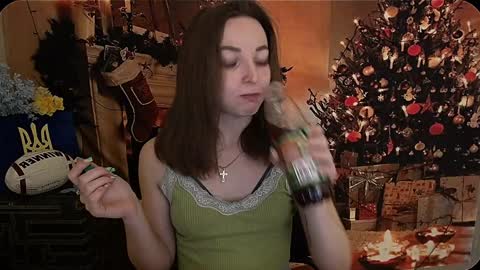 Snapshot of kiss_shy chatting on 12.24.24 Valeria online show from 12.24.24
