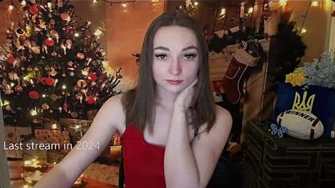 Snapshot of kiss_shy chatting on 12.31.24 Valeria online show from 12.31.24